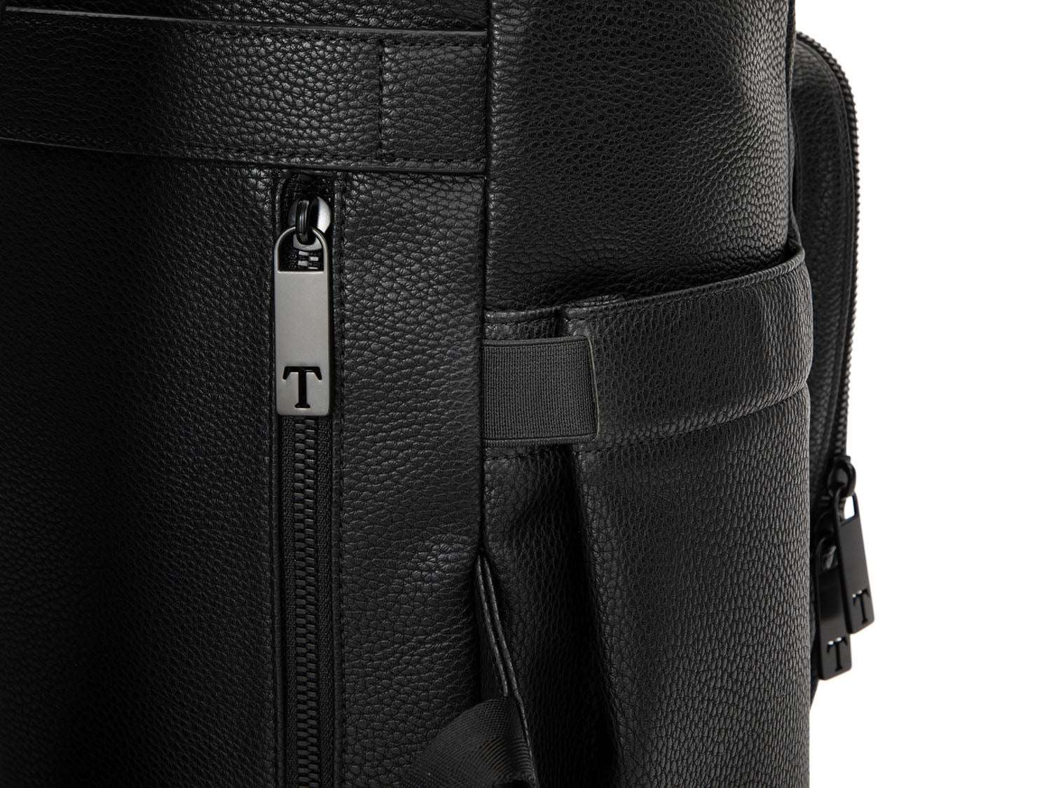 Close-up of the black zipper on a black leather nappy backpack from Tottie